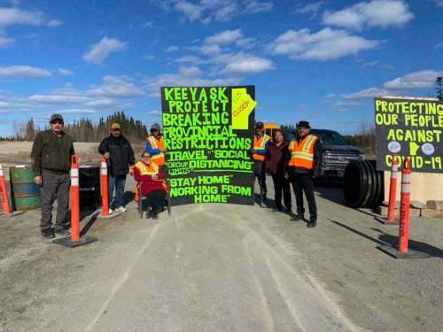 A group from Tataskweyak Cree Nation block Provincial Road 280 to Manitoba Hydro&rsquo;s Keeyask generating station construction site. (Facebook.com)