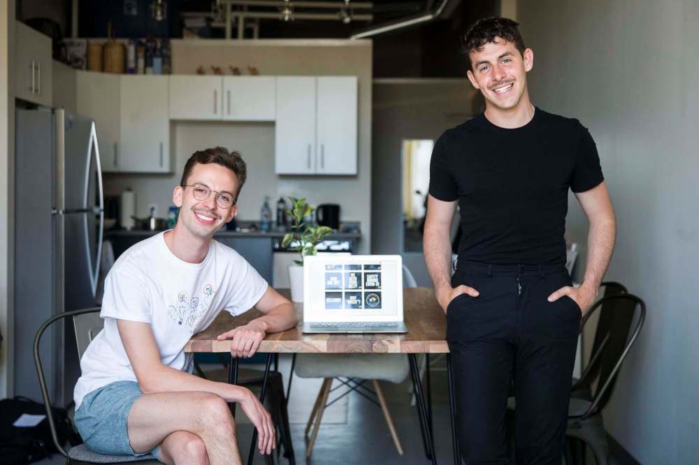 MIKAELA MACKENZIE / WINNIPEG FREE PRESS
Friends Darcy Gosek (left) and Juan Mohadeb are the creators of an Instagram page Queer Folks of Winnipeg.