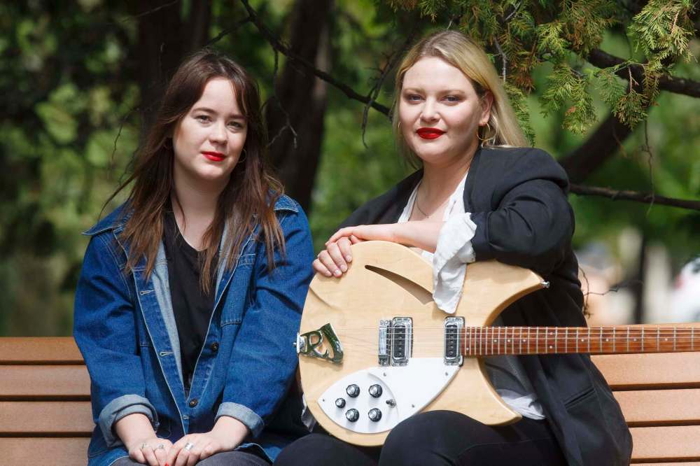 MIKE DEAL / WINNIPEG FREE PRESS
Jodi Dunlop (left) and Stefanie Johnson of Mise en Scene have created a video that draws on video from fans all over the world, and it also updates on them and how their album and tour was disrupted by the pandemic.