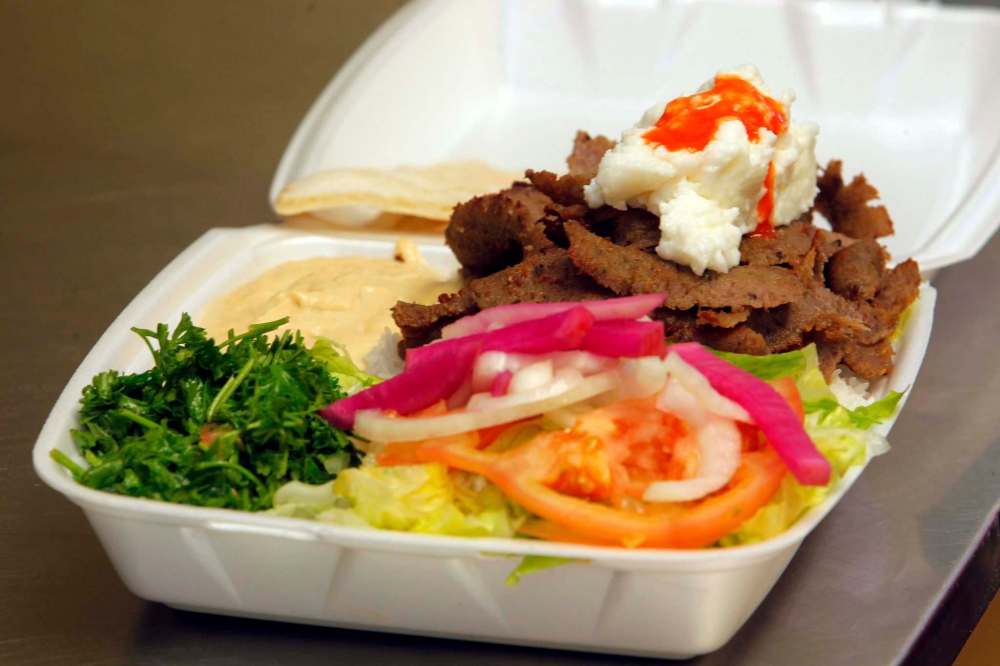 BORIS MINKEVICH / WINNIPEG FREE PRESS FILES
A donair platter from Best Pizza and Donair comes with its to-die-for garlic sauce.