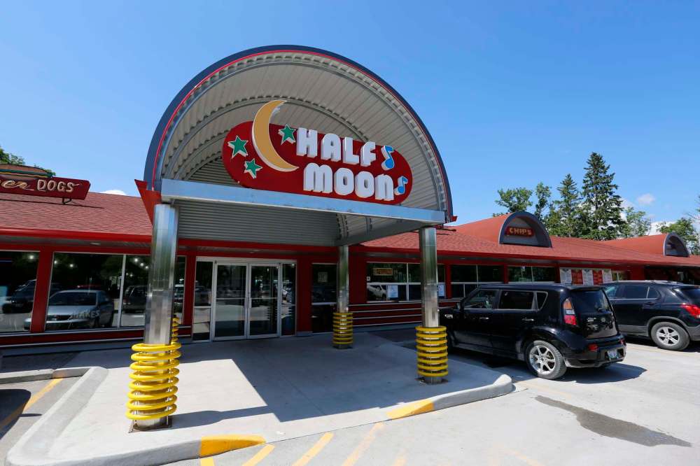 The Half Moon Drive In has been a fixture in Lockport for 80 years. (Justin Samanski-Langille / Winnipeg Free Press files)