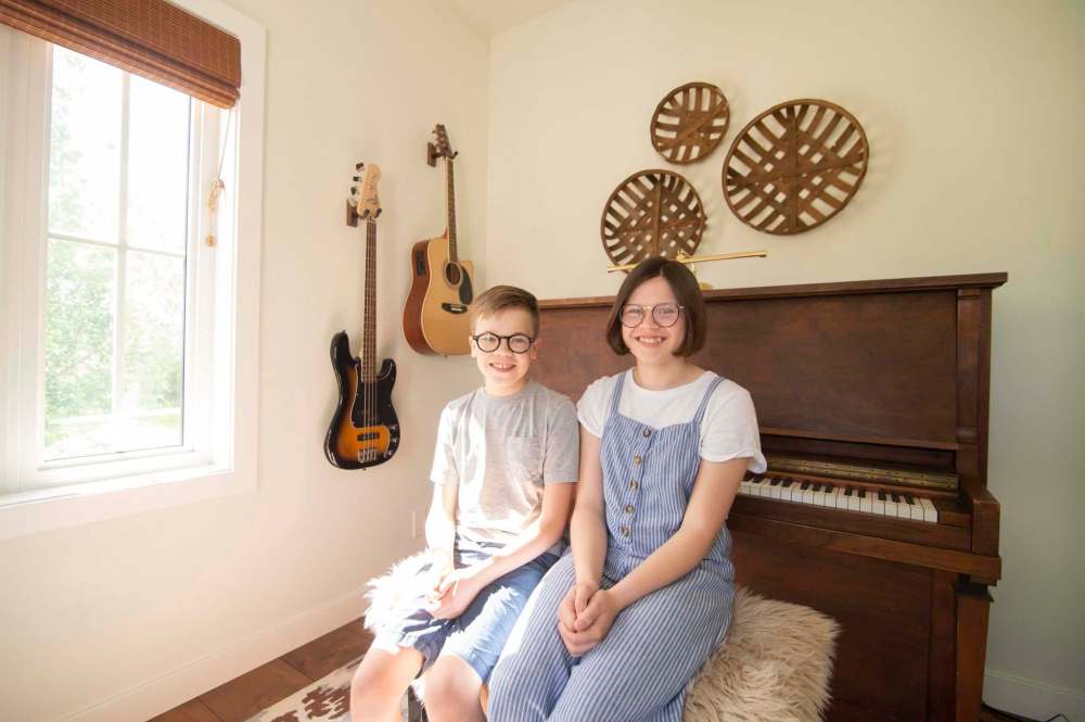 Mabel and Henry Harrington began singing as tots and play multiple instruments including trumpet, oboe, cello and piano. (Mike Sudoma / Winnipeg Free Press)