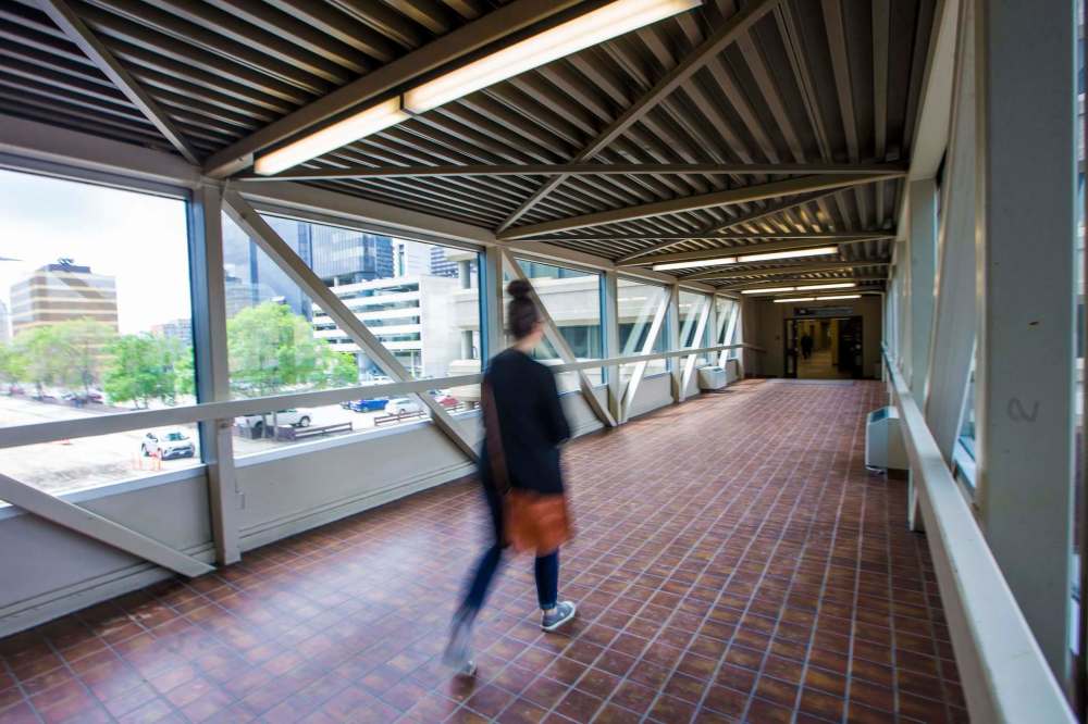 MIKAELA MACKENZIE / WINNIPEG FREE PRESS
News that the skywalk and the underground concourse were reopened probably hadn't yet reached everyone, and not everyone will feel comfortable yet in indoor public spaces.