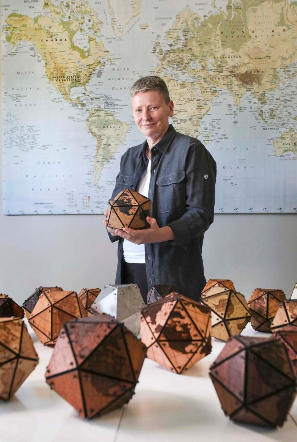 RUTH BONNEVILLE / WINNIPEG FREE PRESS
As a child, Ande Brown dreamed of a life as a globe-trotting traveller. Having achieved those aspirations, the artist is now turning her attention to something different — creating new worlds in the palm of her hand.