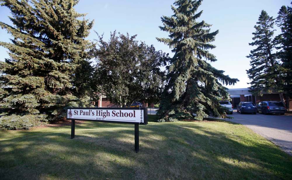 St. Paul's High School President Kevin Booth says disciplinary action was taken and the school co-operated with Winnipeg police. (John Woods / Winnipeg Free Press files)