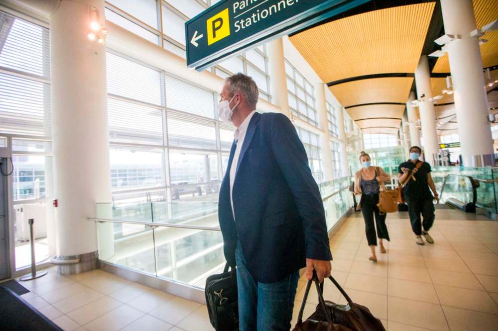 On Monday and Tuesday, the premier met with representatives of the Parliamentary Budget Office, Canadian Chamber of Commerce, Macdonald-Laurier Institute, Business Council of Canada, Institute of Fiscal Studies and Democracy at the University of Ottawa, and Conference Board of Canada before returning home wearing a mask. (Mikaela MacKenzie / Winnipeg Free Press)