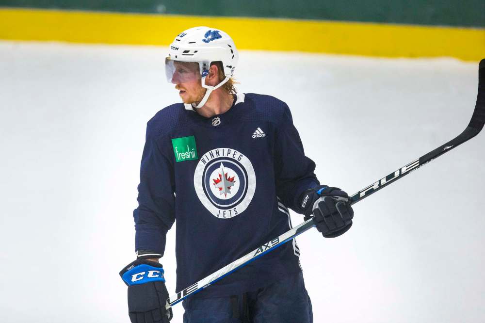 MIKAELA MACKENZIE / FREE PRESS FILES
Cody Eakin was added to the fold near the NHL's trade deadline, brought in to help boost Winnipeg's centre position.
