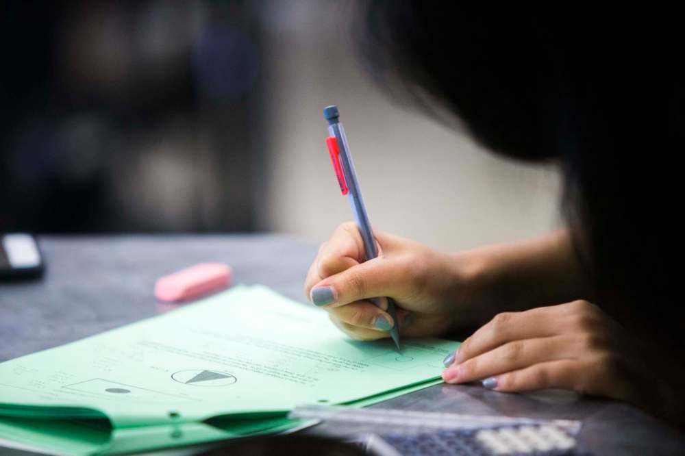 MIKAELA MACKENZIE / WINNIPEG FREE PRESS
Inside the Seven Oaks School Division, superintendent Brian O’Leary said Friday the tentative plan is to have students in crowded high schools attend in-person classes every other day. If classes are split in half, likely alphabetically, students at home will be required to tune-in to live classes; in preparation, the north Winnipeg division has already installed webcams in classrooms.