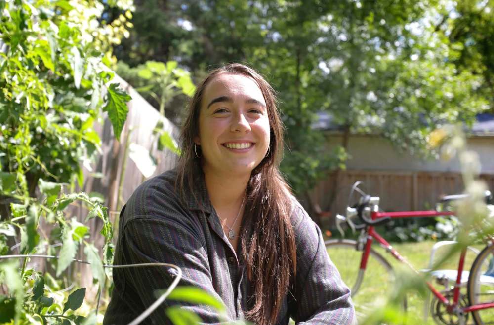 RUTH BONNEVILLE / WINNIPEG FREE PRESS
Diving more deeply into beadwork during the pandemic has helped Bronwyn Butterfield connect with the traditions of the Cree-Métis side of her family.