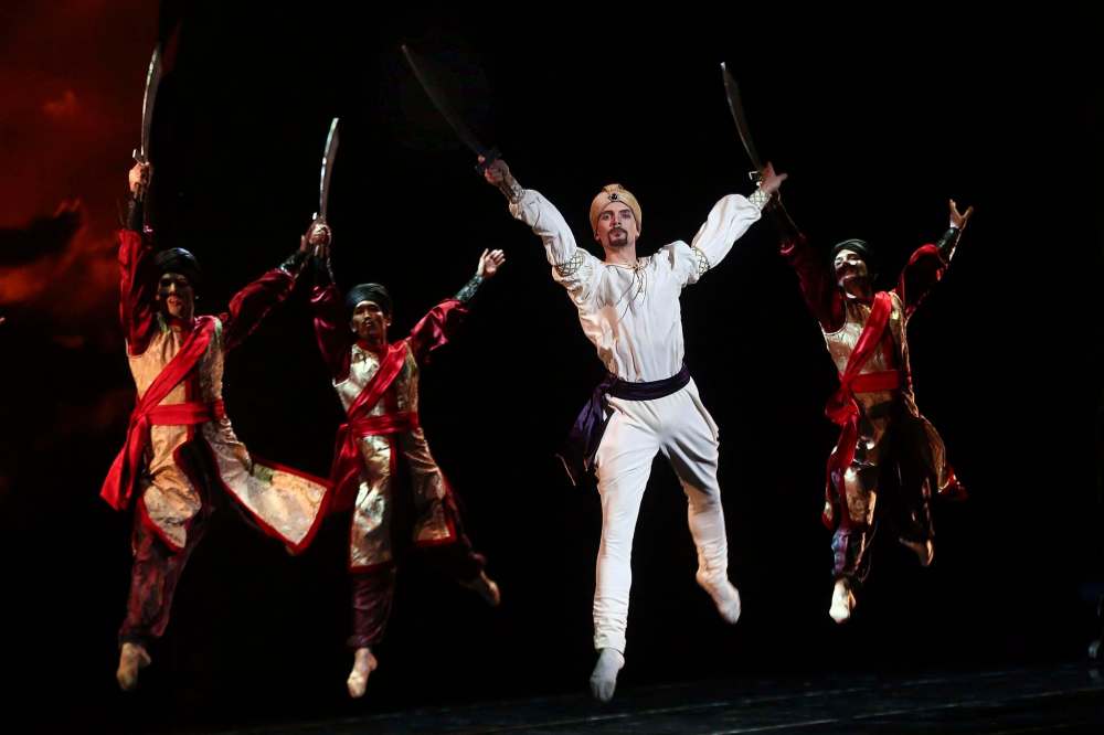 PHIL HOSSACK / FREE PRESS FILES
Dobrowney as Prince Solor (in white) on the opening night performance of La Bayadère in 2019.