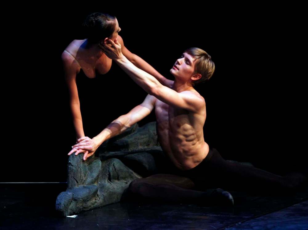 Boris Minkevich / Free Press files
Dancers Sarah Davey and Dobrowney perform Eternal Idol pas de deux (Frédéric Chopin's Piano Concerto No.2 in F Minor) in 2010.