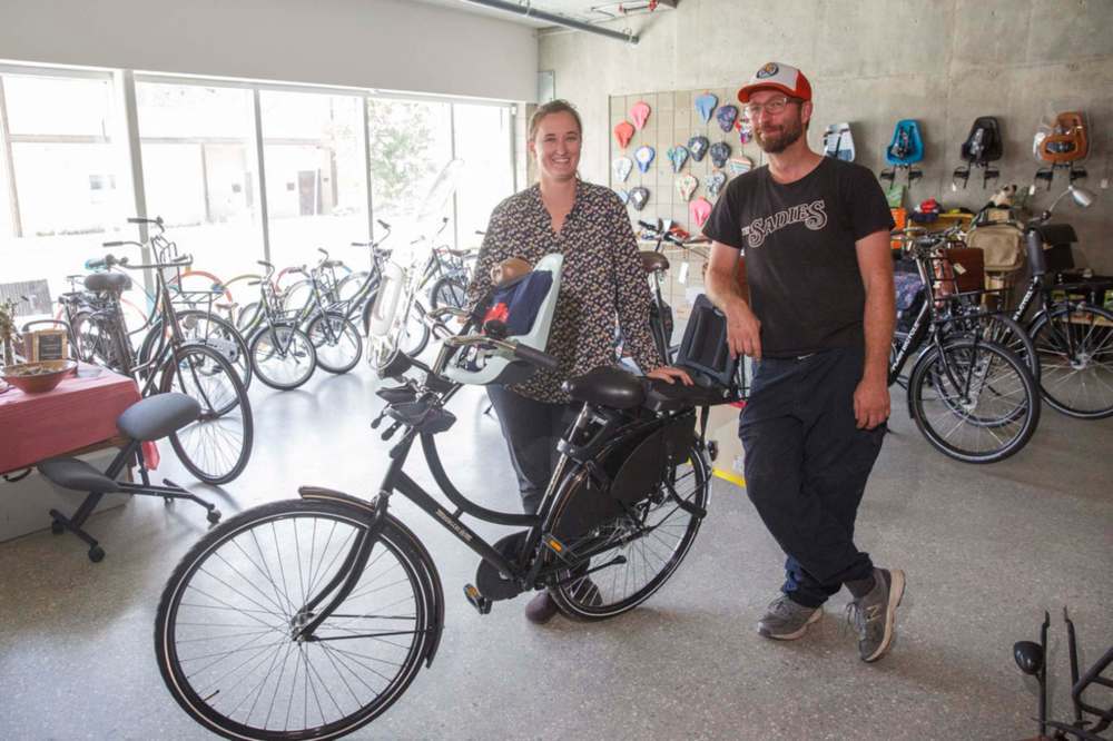 Anders Swanson, Executive Director of Winnipeg Trails, and Leigh Anne Parry run Bicycle Garden on Sherbrook Street. (Mike Deal / Winnipeg Free Press)