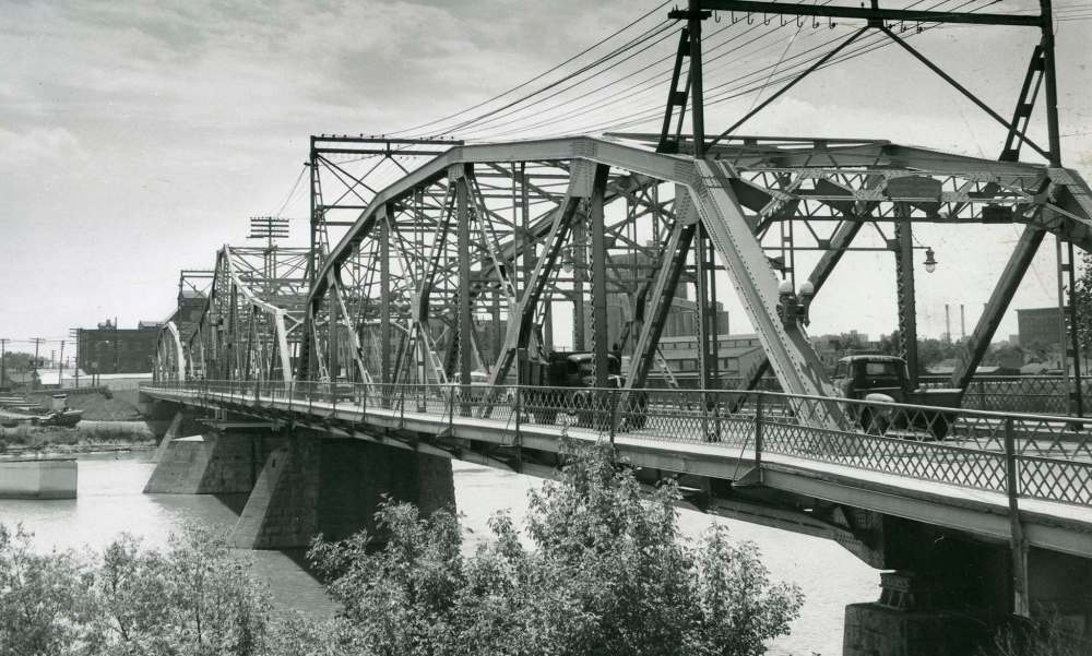 The Louise Bridge was built in 1881 to attract the railway and then rebuilt in 1911. (Winnipeg Free Press files)