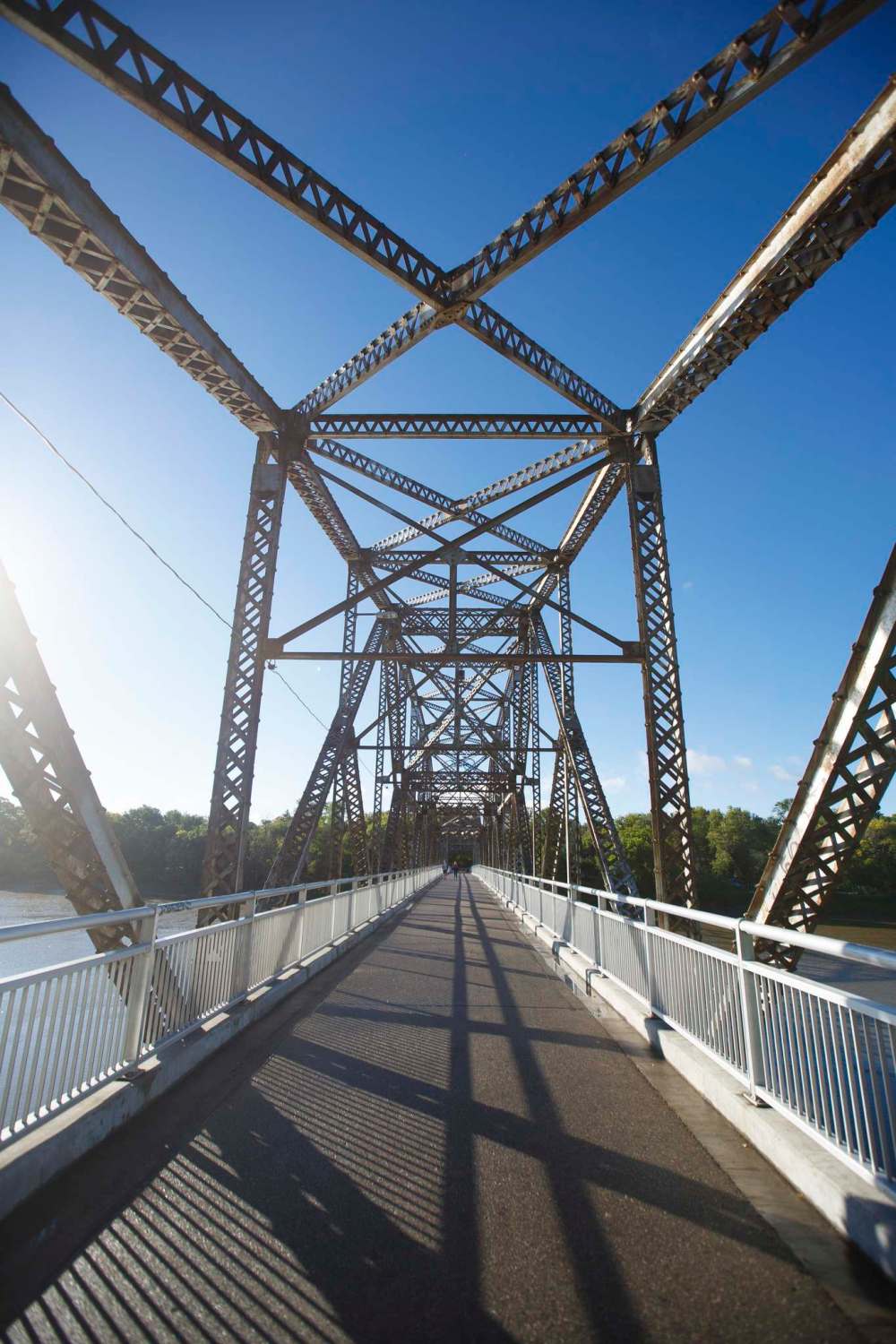 Elm Park Bridge (Mike Deal / Winnipeg Free Press)