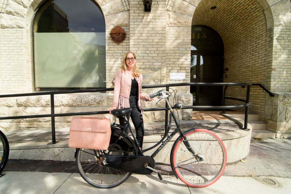 Mike Sudoma / Winnipeg Free Press
Erin Riediger returned home and bought her first “grown-up” bike with the intention of reducing her car dependency. Riediger became a full-time bike commuter and accidental cycling advocate when her 1997 Honda CR-V bit the dust four years ago.