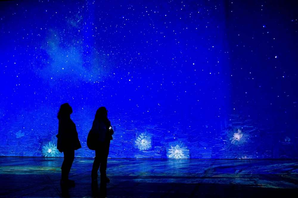 photos by Mike Sudoma / Winnipeg Free Press
Spectators immerse themselves in Vincent Van Gogh’s Starry Night at the Imagine Van Gogh exhibition, which projects the Dutch painter’s work on the walls and floor of the RBC Convention Centre venue.
