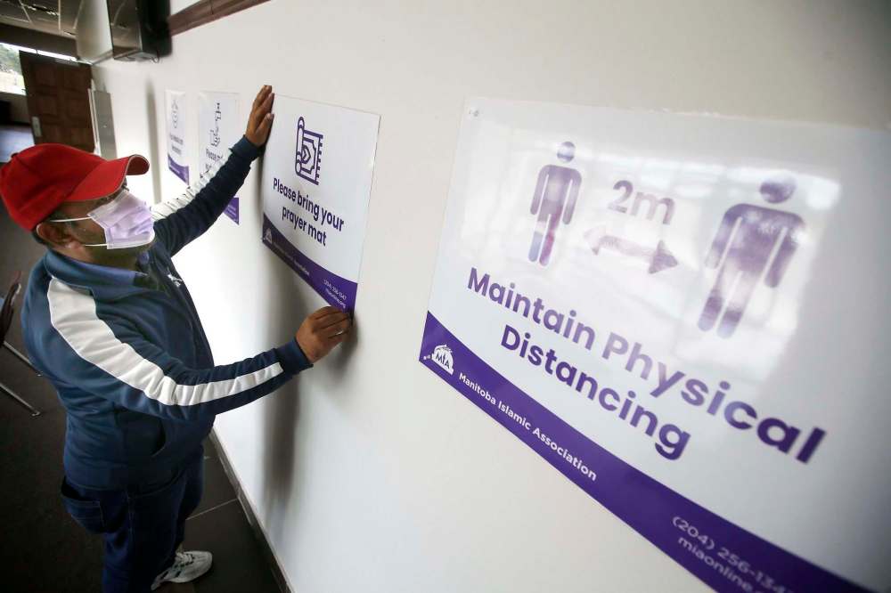 JOHN WOODS / WINNIPEG FREE PRESS
The prayer area and adjacent gymnasium have been marked off with tape to maintain physical distancing, and people need to sign up to ensure capacity doesn’t exceed 200, although they could accommodate 450 at the Grand Mosque.