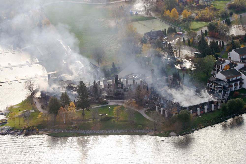 The historic Minaki Lodge smolders after a fire in the early morning hours leveled it in October 2003. (Winnipeg Free Press files)