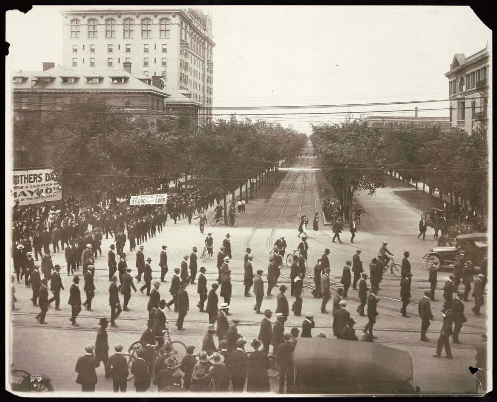 WINNIPEG FREE PRESS ARCHIVES
Workers, many with Eastern European roots, were labeled ‘aliens’ as they fought for improved labour conditions during the Winnipeg General Strike.