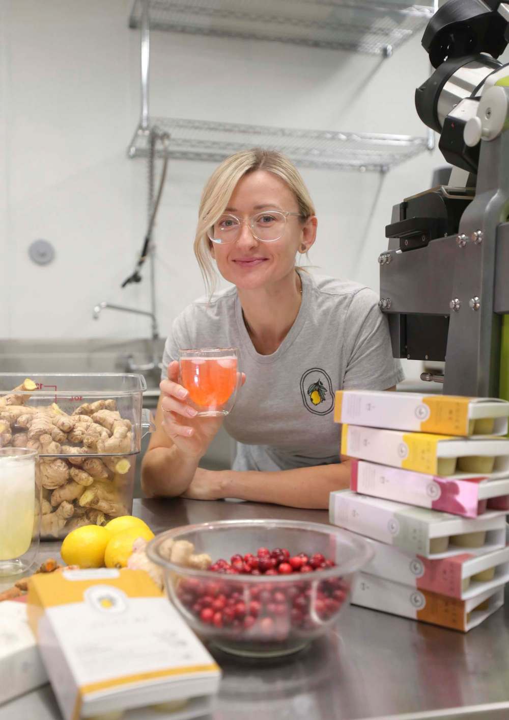RUTH BONNEVILLE / WINNIPEG FREE PRESS
Agata Robb prepares her tea in her licensed commercial kitchen, a converted garage.