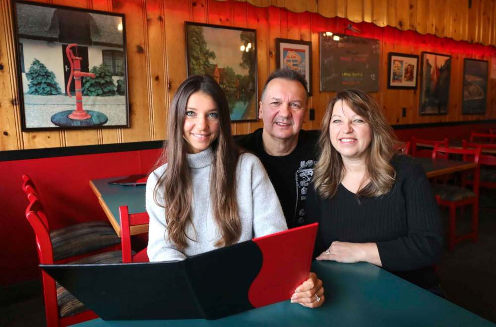 RUTH BONNEVILLE / WINNIPEG FREE PRESS
Paul and Pamela Vocadlo bought Bistro Dansk as newlyweds in 1988. Recently, daughter Carley, 25, has put aside her real estate career to help out in the popular eatery.