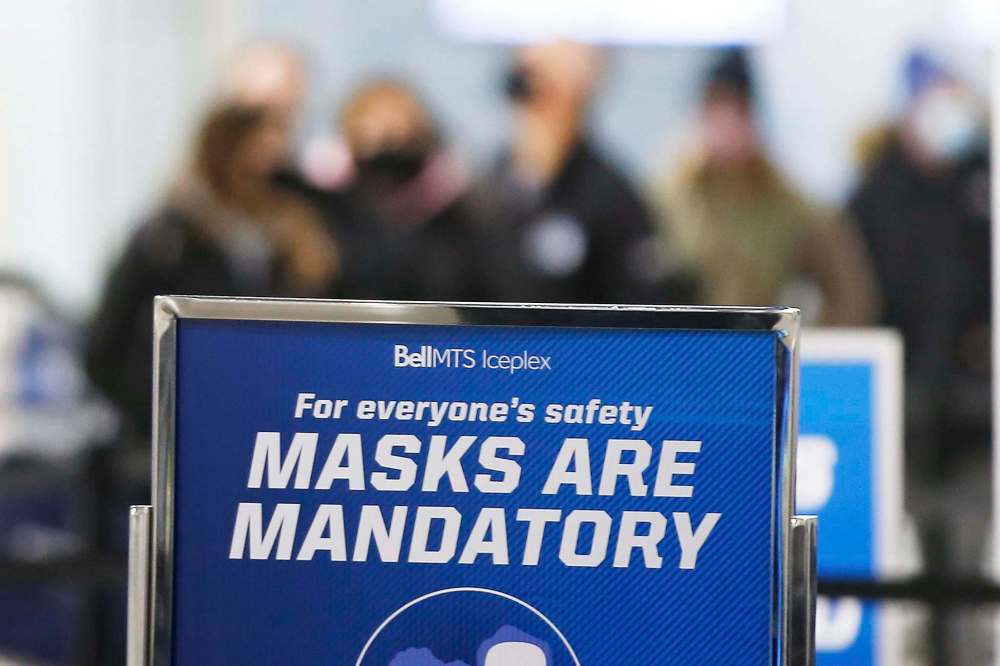 JOHN WOODS / WINNIPEG FREE PRESS
Mandatory mask signs at BellMTS Iceplex, Wednesday.