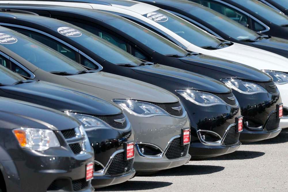 Auto sales in Canada rose slightly in September. (Jeff Roberson / The Associated Press files)