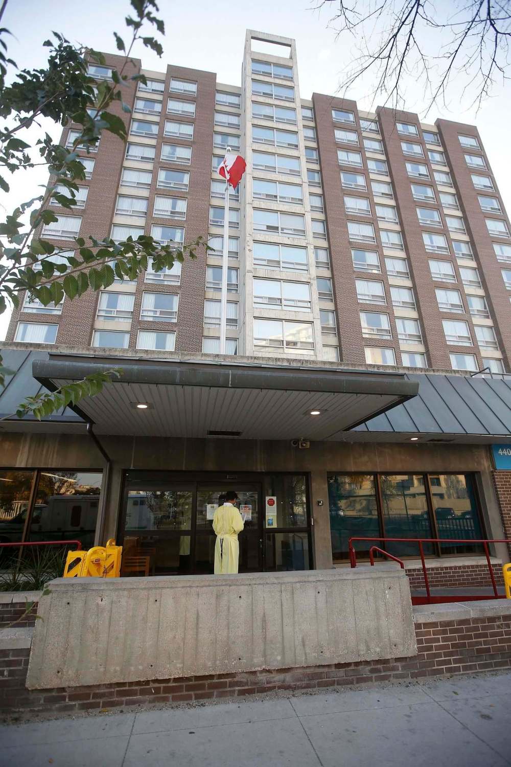 JOHN WOODS / WINNIPEG FREE PRESS FILES
Parkview Place is the site of Manitoba’s worst care-home outbreak.