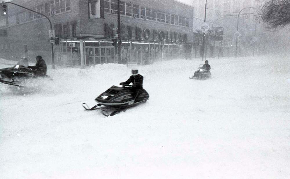 GERRY CAIRNS / WINNIPEG FREE PRESS FILES
For some Winnipeggers, the best way to get around the city was to use their snowmobiles.