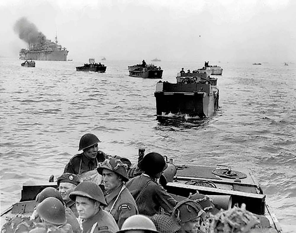 Library and Archives Canada
LCA (Landing Craft Assault) containing Winnipeg Rifles head for the Normandy Juno beach - June 6, 1944.