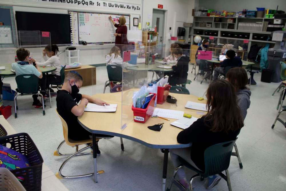 MAGGIE MACINTOSH / WINNIPEG FREE PRESS
Pandemic day-in-the-life at Governor Semple School.