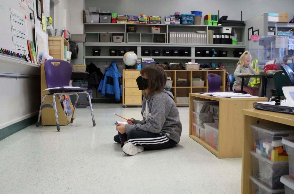 MAGGIE MACINTOSH / WINNIPEG FREE PRESS
Grade3/4 student Olivia gets a closer look at the class whiteboard.