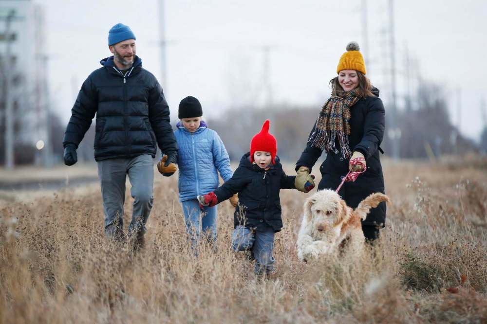 Stacy Cardigan Smith, her partner Casey Norman, their children, Eddy and Greta, and their dog, Murdoch, take a walk in Winnipeg. (John Woods / Winnipeg Free Press)