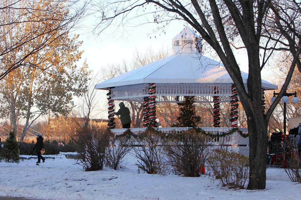 Another gazebo is set up at The Forks for inclusion in the movies Christmas Connection in 2017. (Ruth Bonneville / Winnipeg Free Press files)