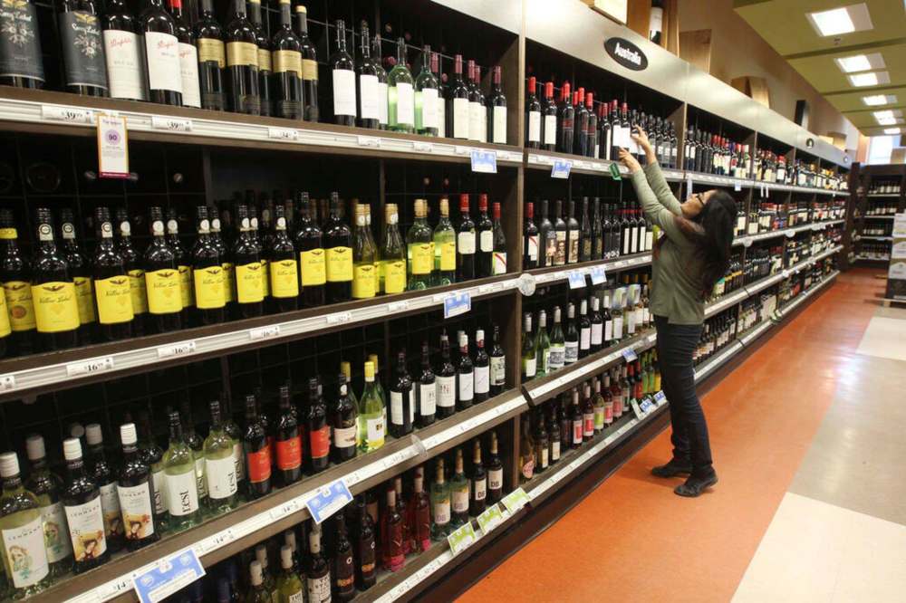 JOE BRYKSA / WINNIPEG FREE PRESS FILES
Newly-proposed legislation would enable the Liquor, Gaming and Cannabis Authority of Manitoba to hire