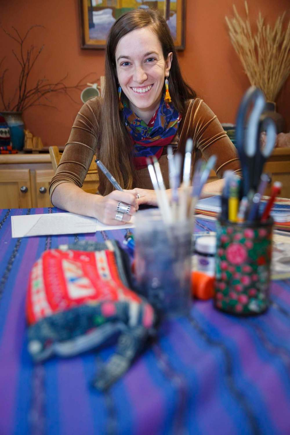 MIKE DEAL / WINNIPEG FREE PRESS
Winnipeg musician Madeleine Roger has started a letter-writing project to connect with fans and combat isolation during the pandemic winter.