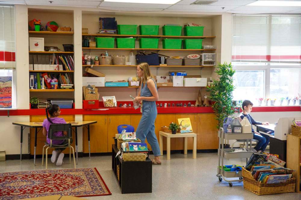 A COVID-19 rapid-testing pilot program for Winnipeg teachers and education staff will begin in January. (Mike Deal / Winnipeg Free Press files)