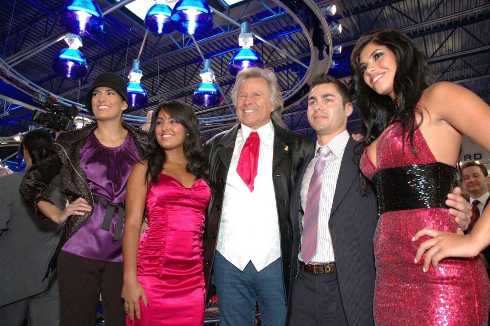 MELISSA RAE GRABOWSKY/ WINNIPEG FREE PRESS FILES
From left: Bojana Djukic, Danyane Gomez, Peter Nygard, Ryan Marcel Daneault and Suelyn Medeiros at Nygard for Life in September 2008. A lawsuit claimes Medeiros lured young women to Nygard