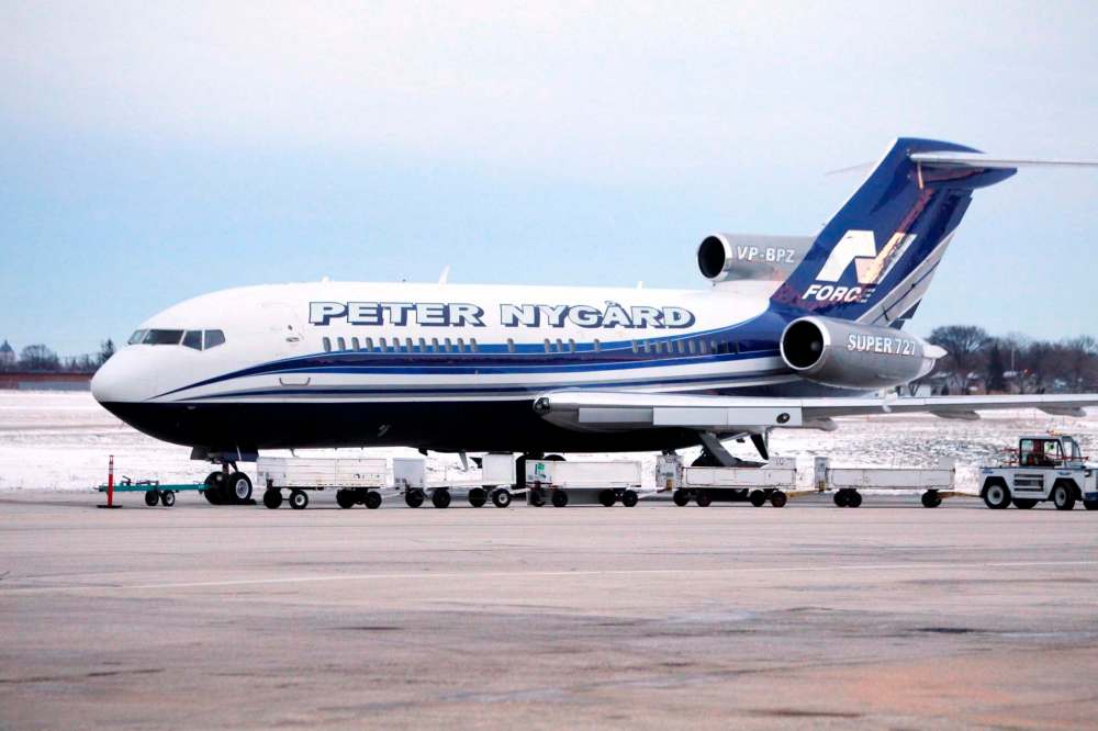 Peter Nygard plane at the airport. BORIS MINKEVICH / WINNIPEG FREE PRESS NOV 24, 2015