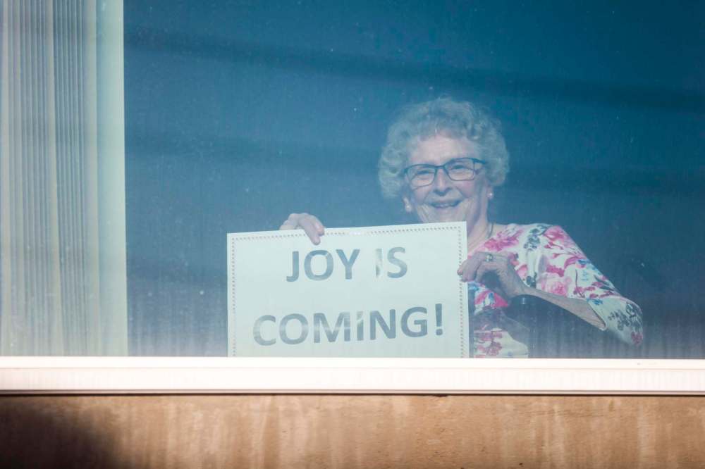 MIKAELA MACKENZIE / WINNIPEG FREE PRESS
Margaret Ward, 82, with a message of hope for the new year at The Convalescent Home of Winnipeg.