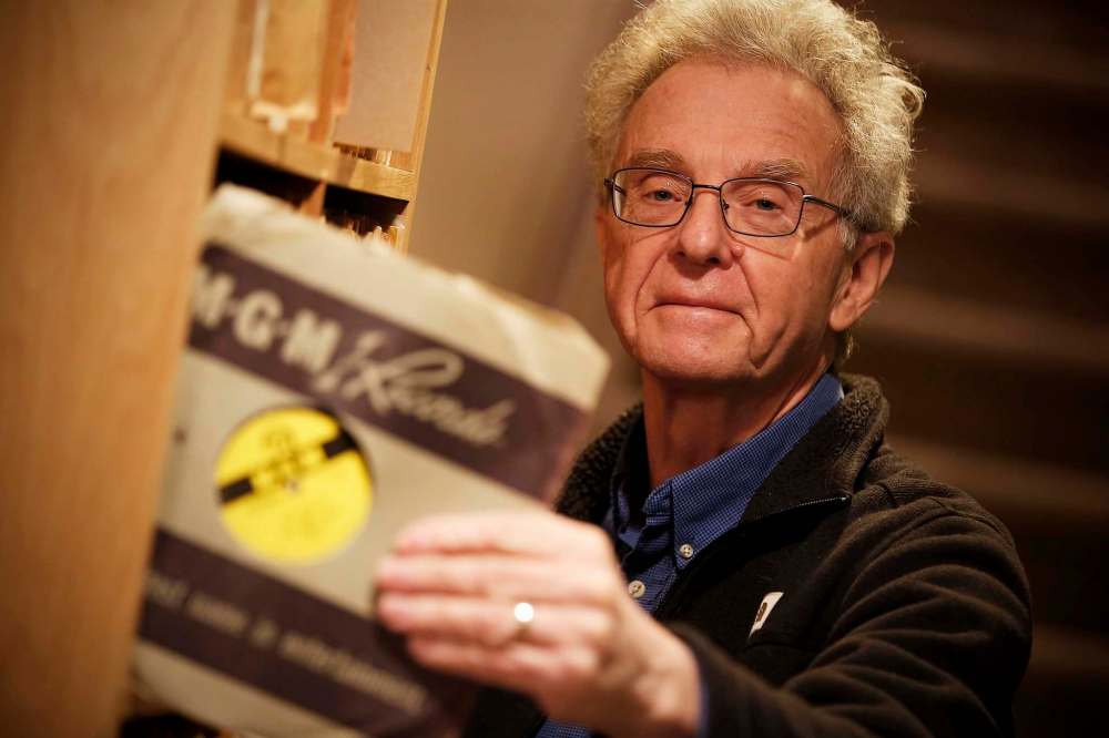 Bill Perlmutter has an extensive 78 record collection. (John Woods / Winnipeg Free Press)