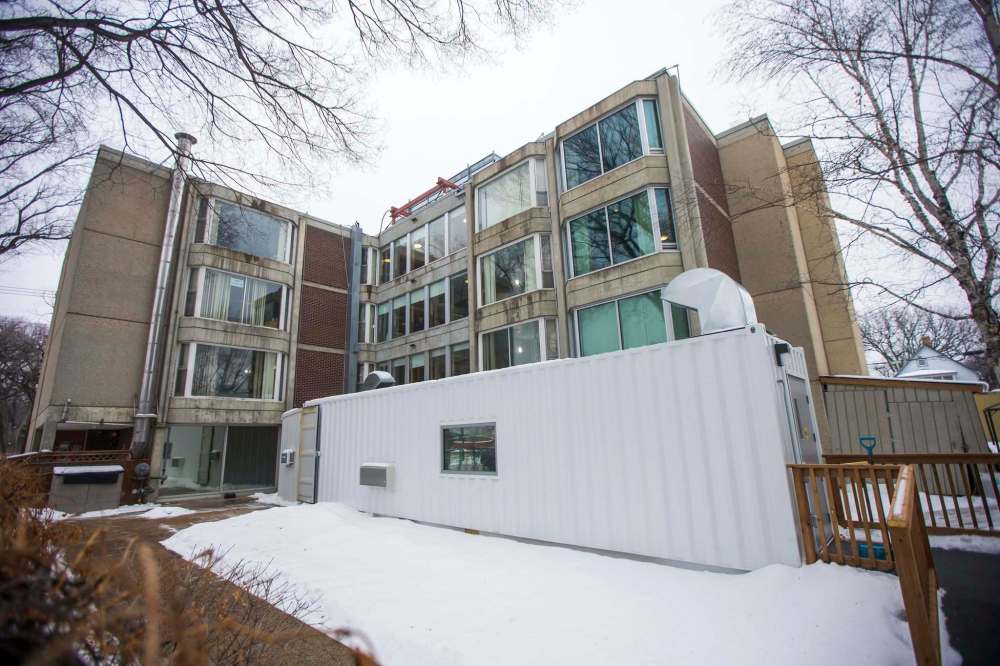 MIKAELA MACKENZIE / WINNIPEG FREE PRESS
A visitor pod behind The Convalescent Home of Winnipeg.