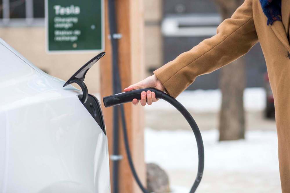 MIKAELA MACKENZIE / WINNIPEG FREE PRESS
Manitoba doesn't offer prospective buyers any incentives for driving a zero-emission vehicle off the lot.