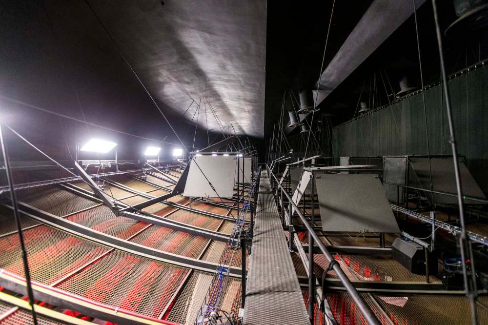 Catwalks and baffles above the stage. (Mikaela MacKenzie / Winnipeg Free Press)