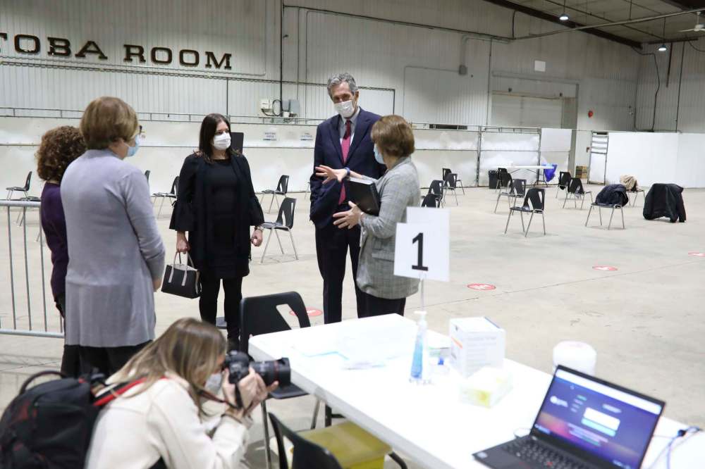 Tim Smith / The Brandon Sun
Manitoba Health Minister Heather Stefanson (third from left) and Premier Brian Pallister (centre) tour the COVID-19 immunization super-site at the Keystone Centre last week.