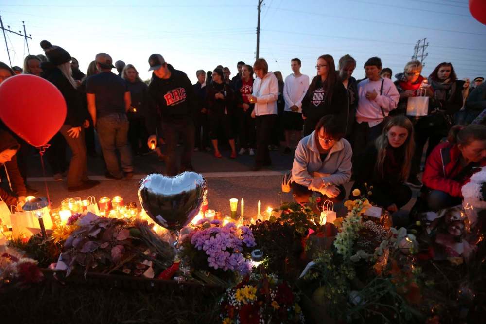 TREVOR HAGAN / WINNIPEG FREE PRESS FILES
Candlelight vigil for Brittany Bung in Lac du Bonnet in 2017.