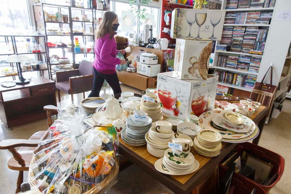 MIKE DEAL / WINNIPEG FREE PRESS
Annie’s Attic is a combination thrift store and cat café; the brainchild of D’Arcy’s Animal Rescue Centre’s D’Arcy Johnston, it will help fund the shelter.