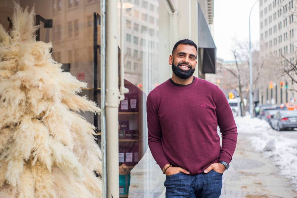 MIKAELA MACKENZIE / WINNIPEG FREE PRESS FILES
Former Winnipeg Blue Bombers offensive lineman and restaurateur Ibrahim (Obby) Khan will run in the Fort Whyte byelection for the Progressive Conservative Party of Manitoba.