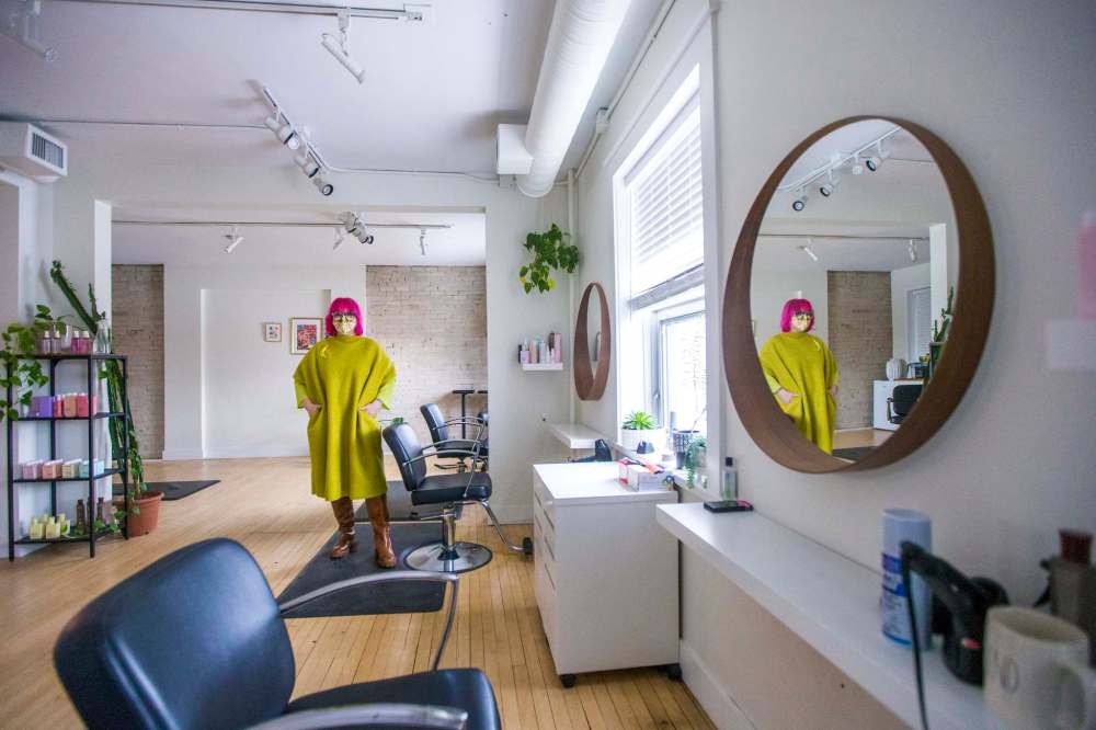 MIKAELA MACKENZIE / WINNIPEG FREE PRESS
COVID-19 has taken much more than a little off the top of hairstylist Meghan Greenlay's income.