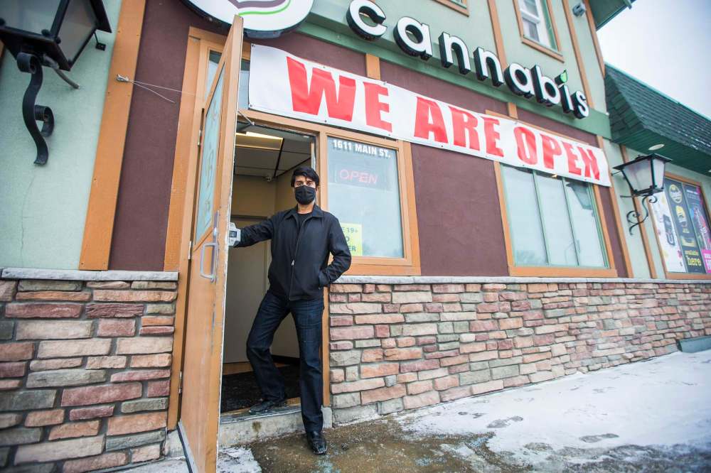 MIKAELA MACKENZIE / WINNIPEG FREE PRESS
Singh says the lockdown forced him to lay off 40 per cent of the staff.